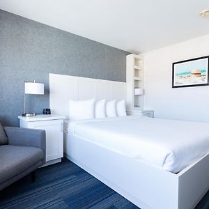 Zimmer mit Kingsize-Bett